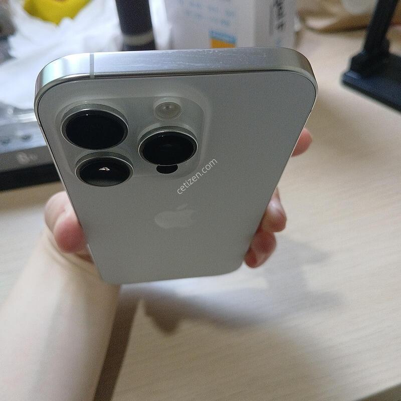 ������ 16���� ȭ��Ʈ 128G �Ǹ��մϴ�