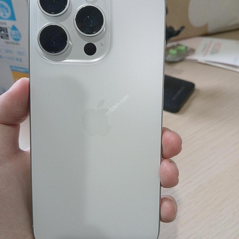 ������ 16���� ȭ��Ʈ 128G �Ǹ��մϴ�