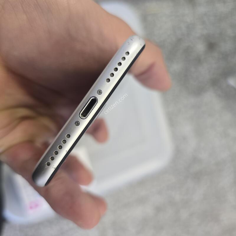 ������SE3 128G ȭ��Ʈ (���͸�88%) ����� �˴ϴ�