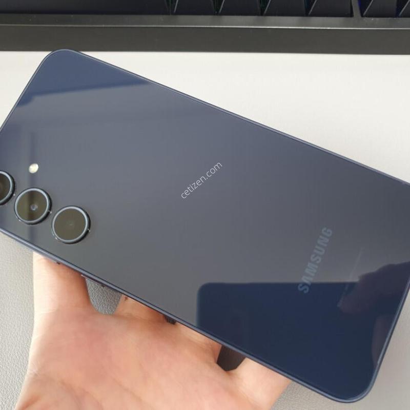 ������ A35 / 128GB / ���̺�