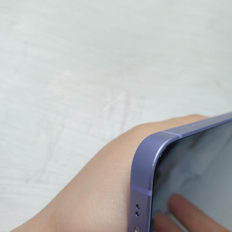 ������ 12�̴� ���� 128G S�� �Ǹ��մϴ�