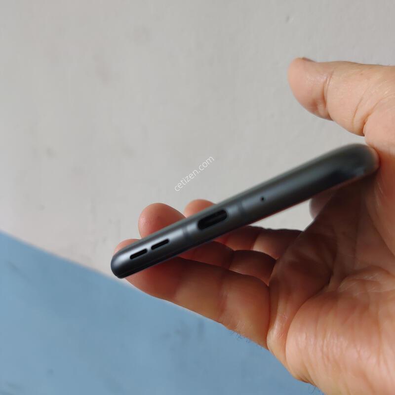 ����ζ� 2020 RAZR 5G �ø�