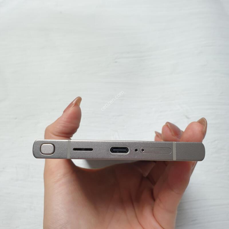 SK ������ S24��Ʈ�� ƼŸ���׷��� 512G A�� �Ǹ��մϴ�