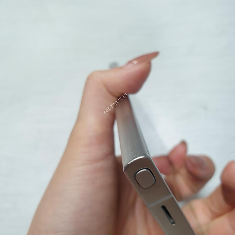 SK ������ S24��Ʈ�� ƼŸ���׷��� 512G A�� �Ǹ��մϴ�