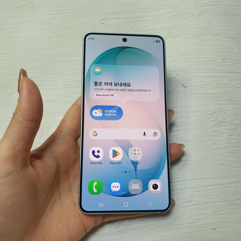 SK ������ S26 ���� 256G S�� �Ǹ��մϴ�