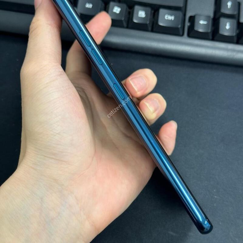 LG v40