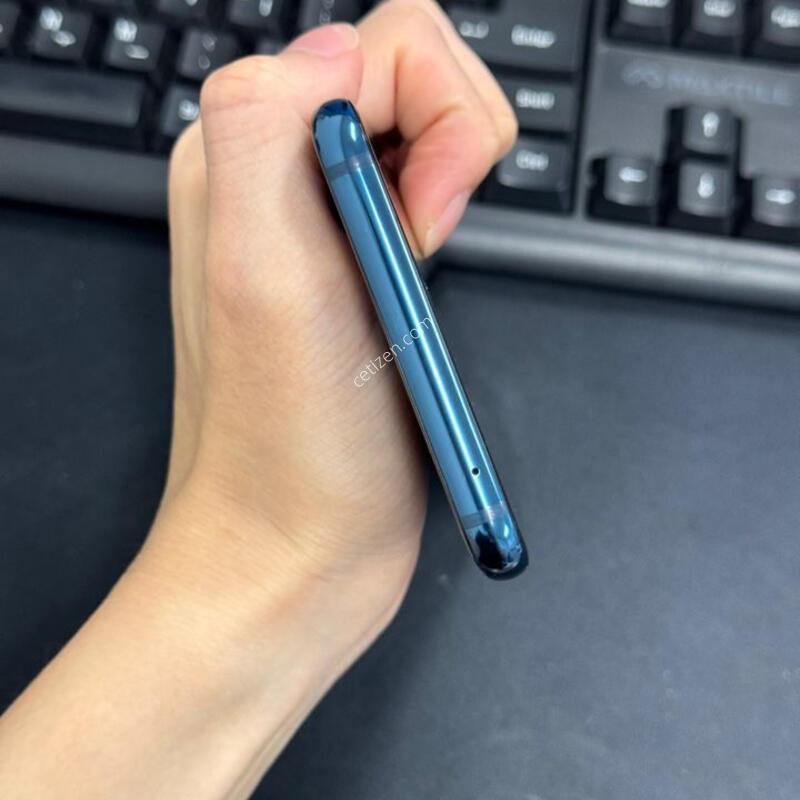 LG v40