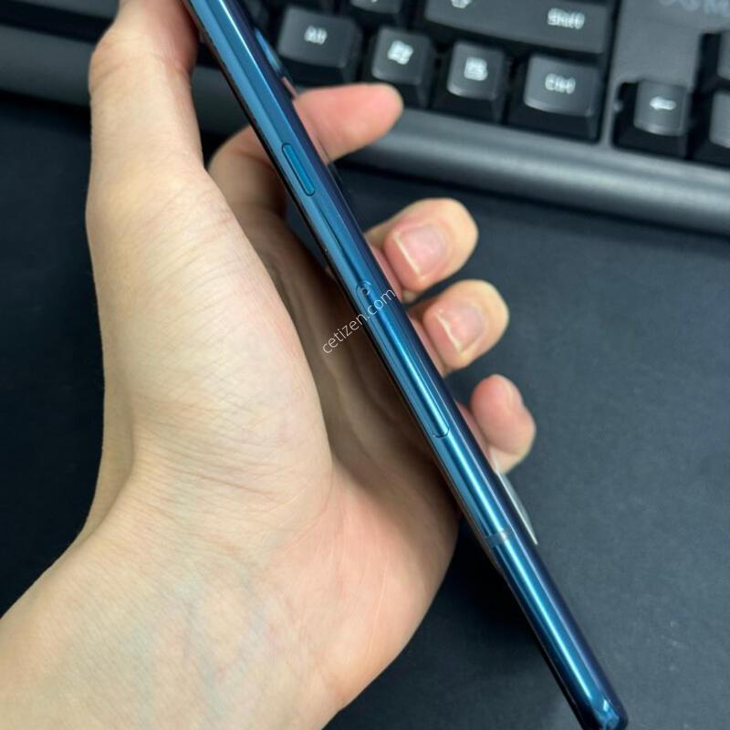 LG v40