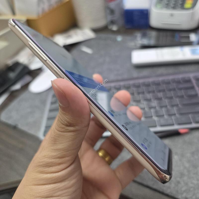 (904)g977