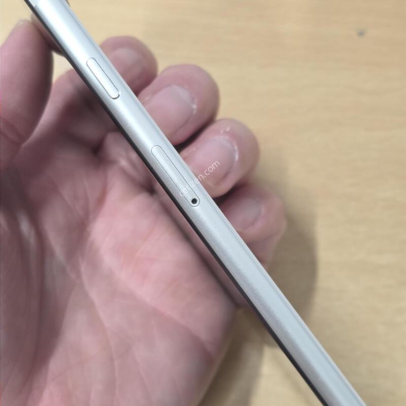 ������SE 3���� 128GB