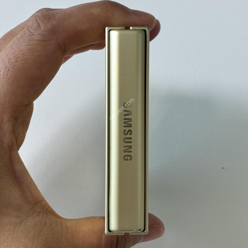 ������ �ø�6 ���ο���� 256g ��밨�ִ� ��ǰ���� ������ �Ǹ��մϴ�.