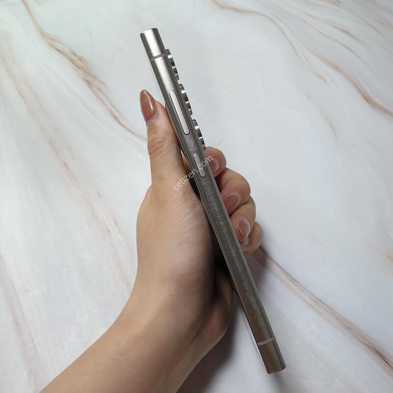 SK ������ S24��Ʈ�� ƼŸ���׷��� 256G A�� �Ǹ��մϴ�