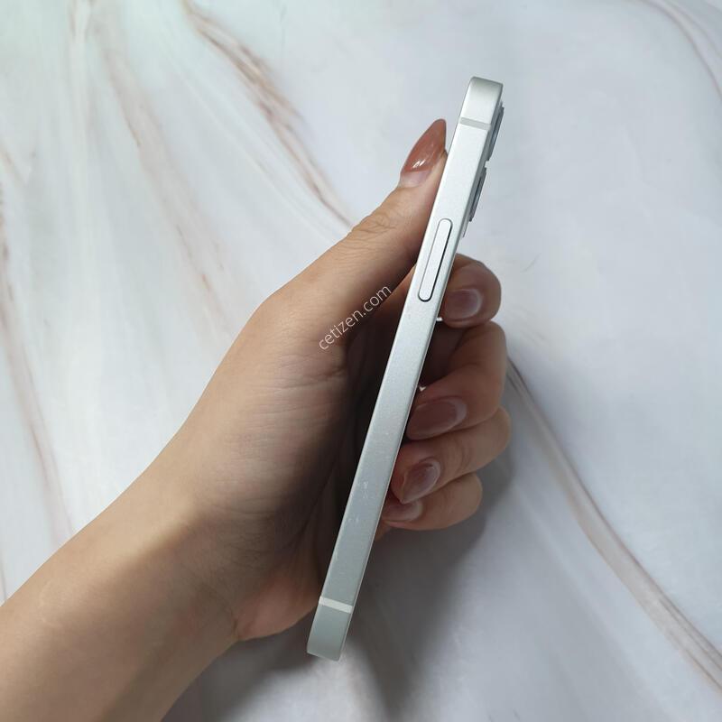 ������ 12�̴� ȭ��Ʈ 128G A�� �Ǹ��մϴ�