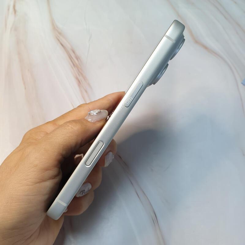 ������17���� �ǹ� 256G S�� �Ǹ��մϴ�-���͸�100%