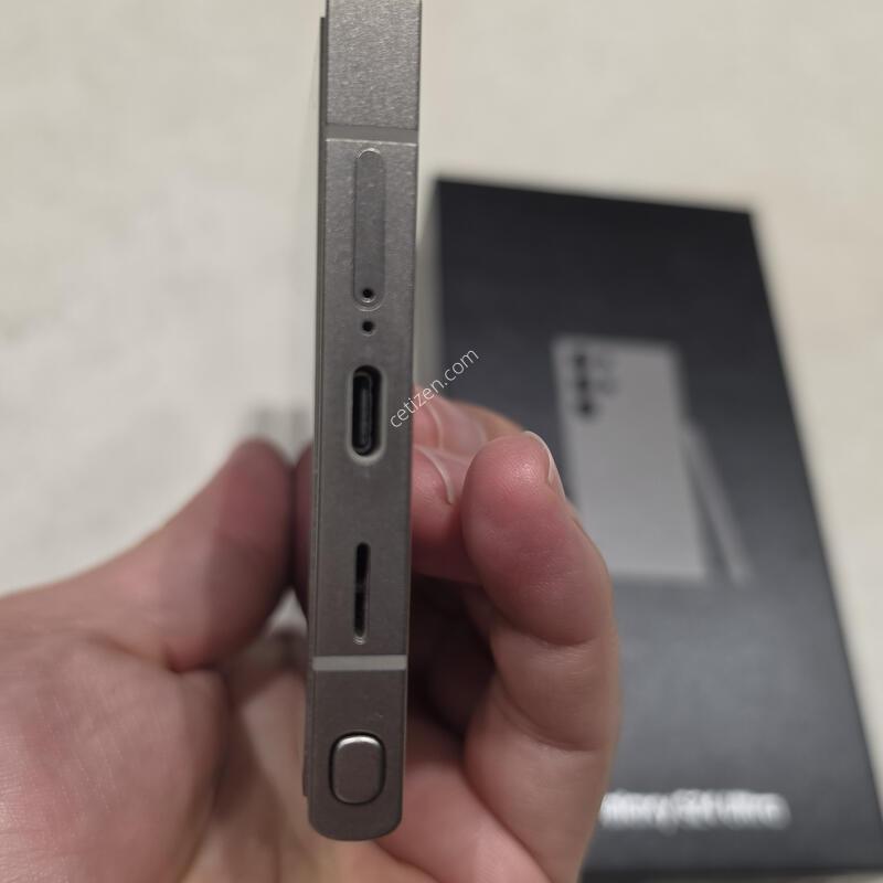 s26��Ʈ�� 256gb �˴ϴ�.