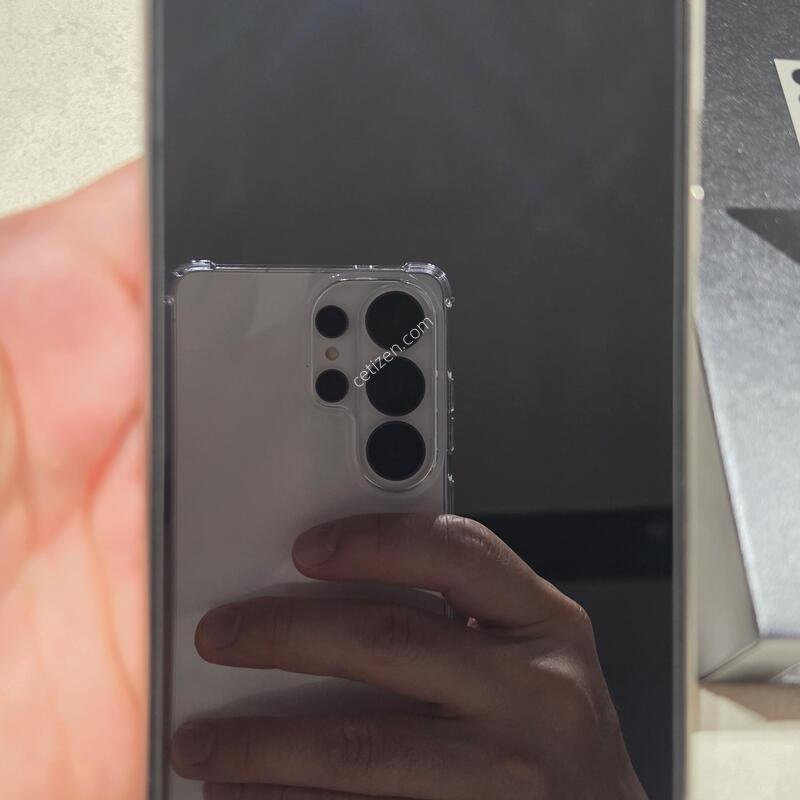 s26��Ʈ�� 256gb �˴ϴ�.