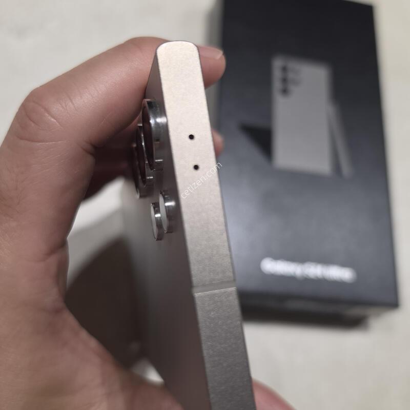 s26��Ʈ�� 256gb �˴ϴ�.