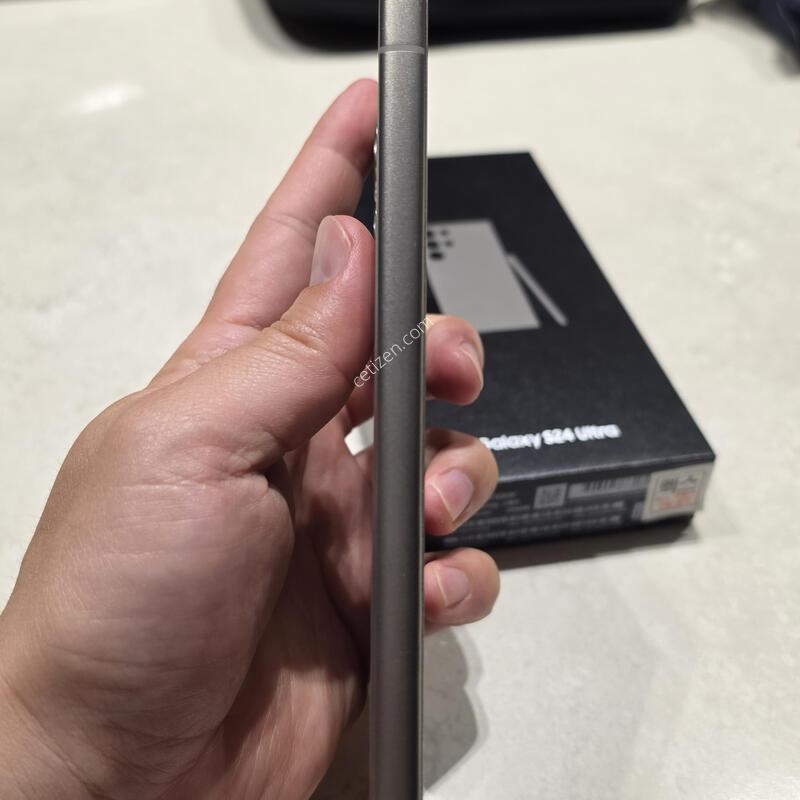 s26��Ʈ�� 256gb �˴ϴ�.