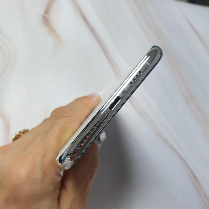 ������11���θƽ� �ǹ� 256G A�� �Ǹ��մϴ�