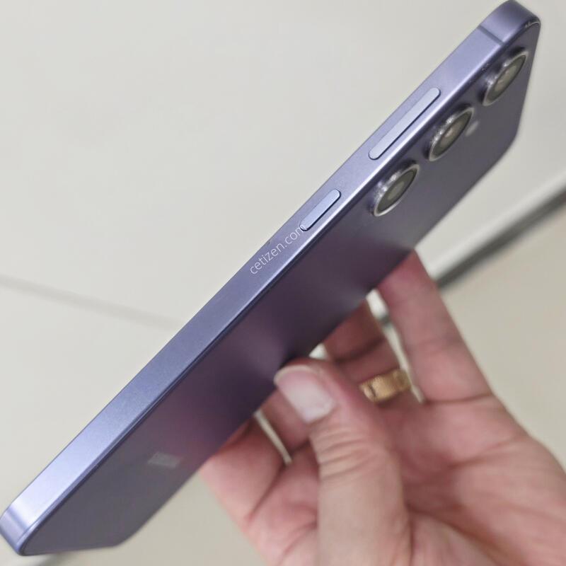 ������ S24+ �ڹ�Ʈ ���̿÷� 256GB Ǯ�ڽ� �Ǹ�