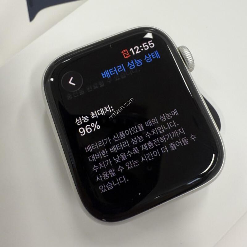 ���ÿ�ġSE2���� 44mm �ǹ� �Ǹ��մϴ�.