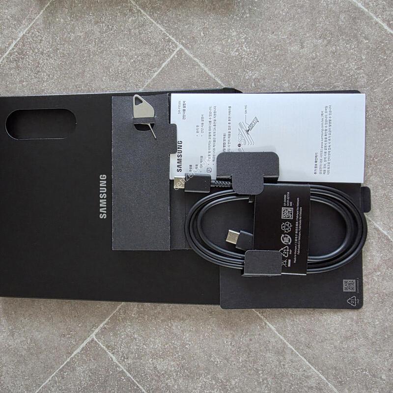 ������ Z Fold 6 256G Ǯ�ڽ� �ڱ���