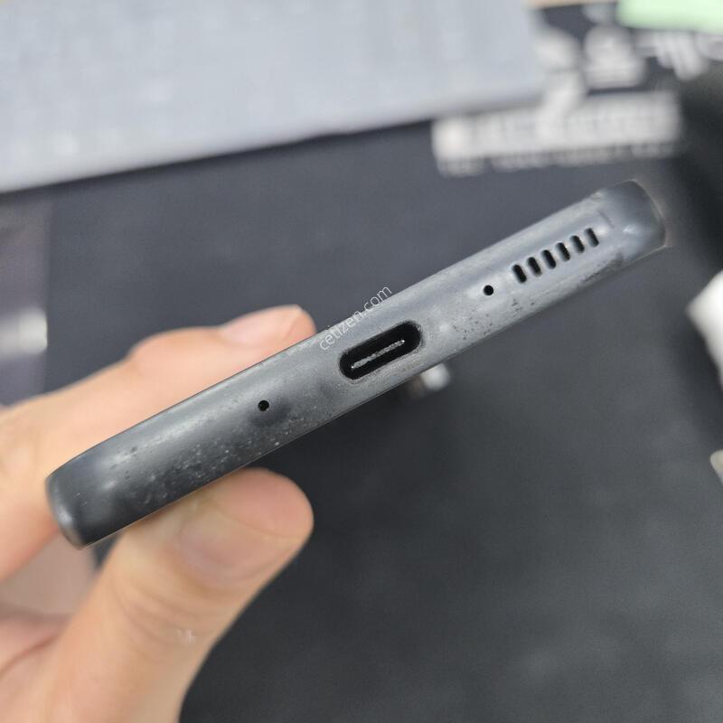 ������ ����4 ���� �����ܻ�  128GB �����ϰ��Ǹ��մϴ�