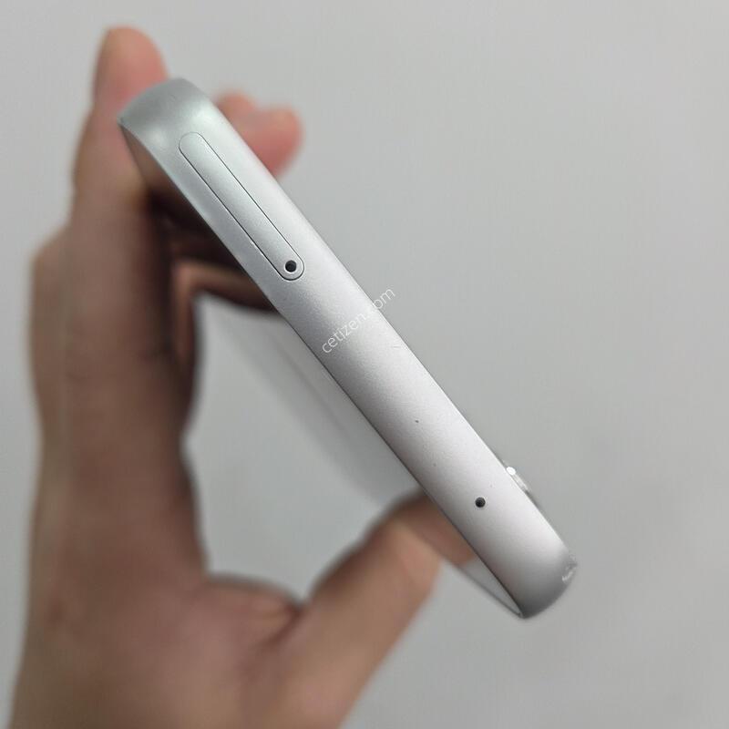 ������ ����4 128GB ȭ��Ʈ