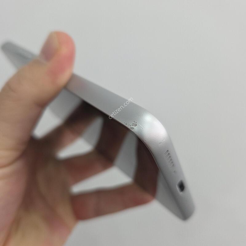 ������ ����4 128GB ȭ��Ʈ