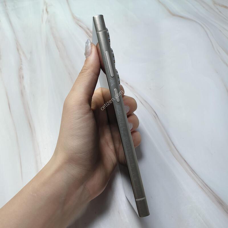 SK ������ S24��Ʈ�� ƼŸ���׷��� 512G A�� �Ǹ��մϴ�