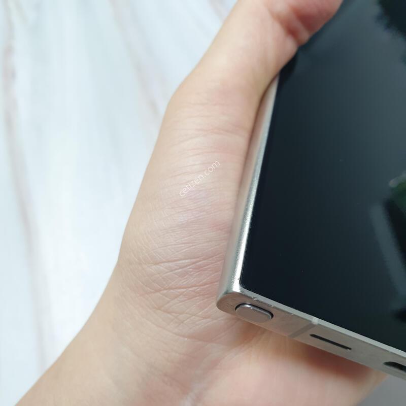 SK ������ S24��Ʈ�� ƼŸ���׷��� 512G A�� �Ǹ��մϴ�
