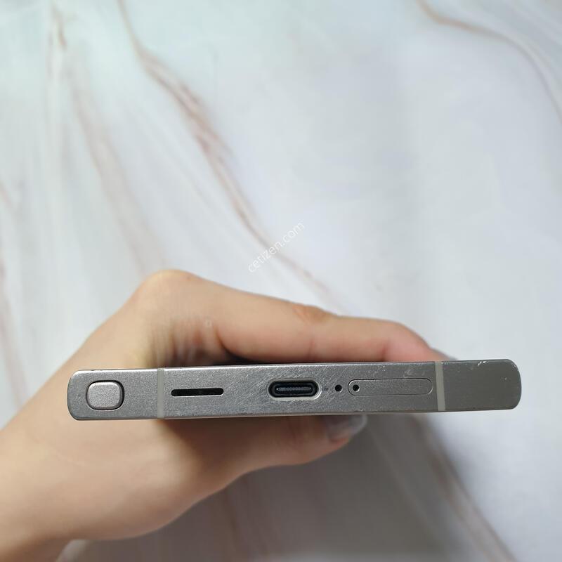 SK ������ S24��Ʈ�� ƼŸ���׷��� 512G A�� �Ǹ��մϴ�