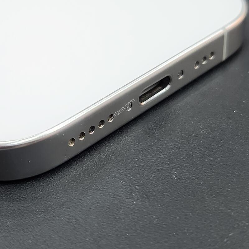 ������16���� 128GB ȭ��Ʈ