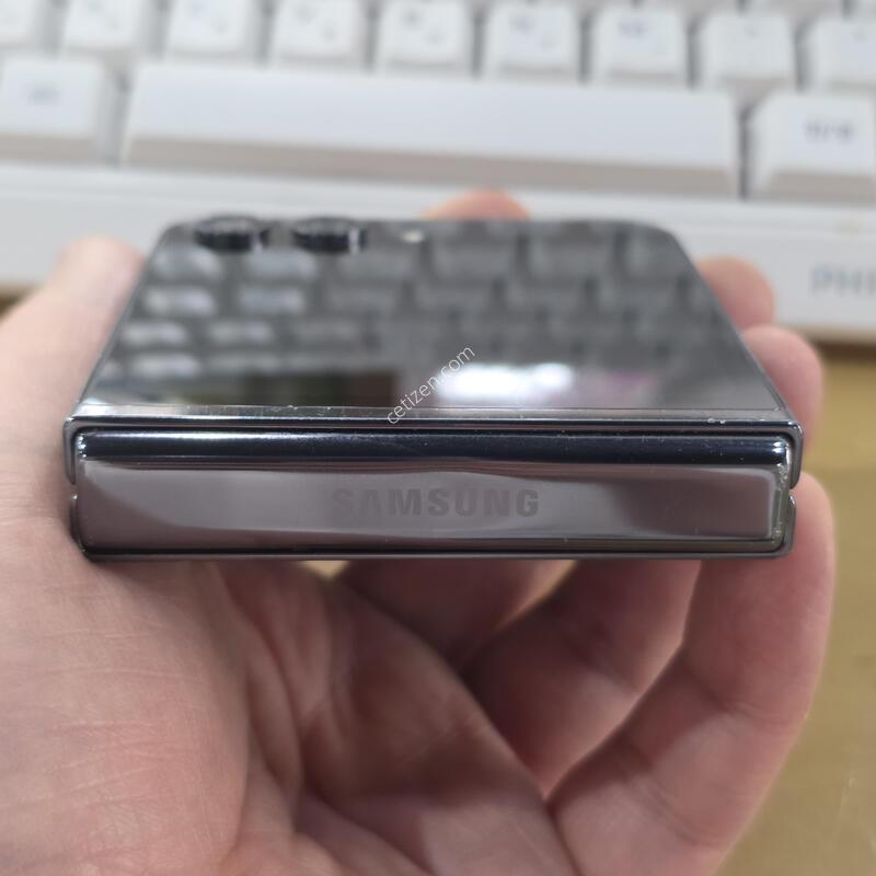 ������ Z�ø�5  256 ��ǰ�� LCD�̻� ����