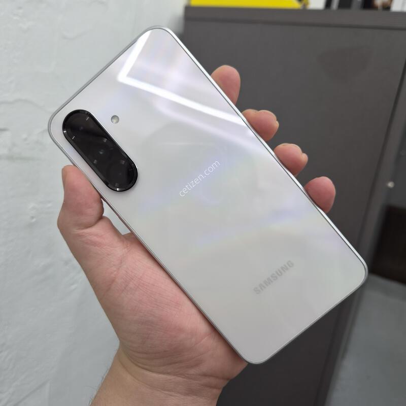 ������ A36 ȭ��Ʈ 128G