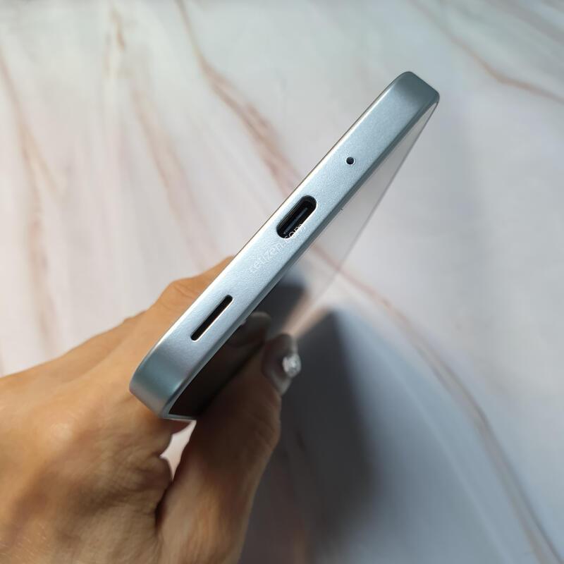 SK ������ ���̵�8 128G ����Ʈ�׸� S�� �Ǹ��մϴ�