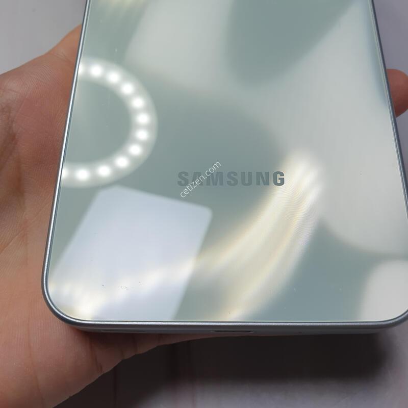 SK ������ ���̵�8 128G ����Ʈ�׸� S�� �Ǹ��մϴ�