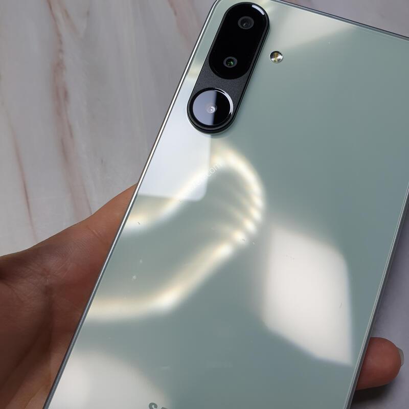 SK ������ ���̵�8 128G ����Ʈ�׸� S�� �Ǹ��մϴ�