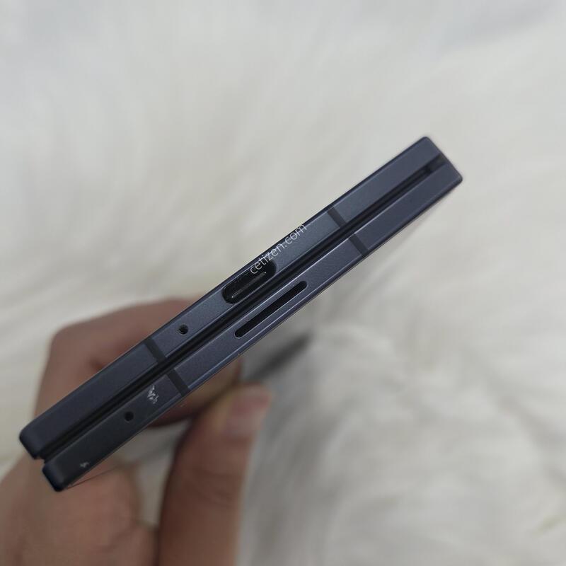 ����7 715