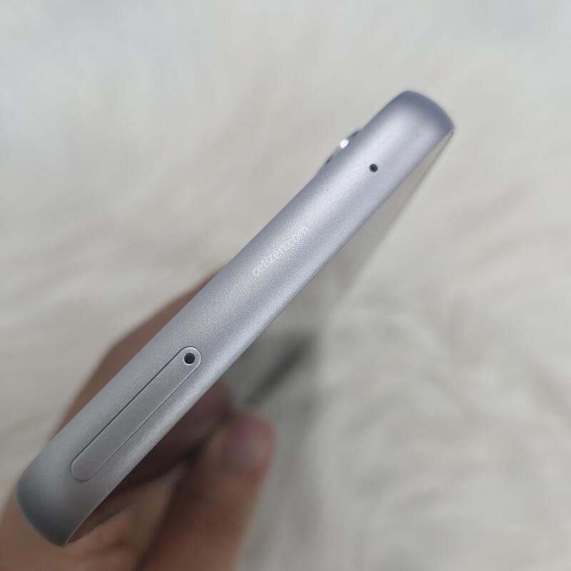 ����4 983