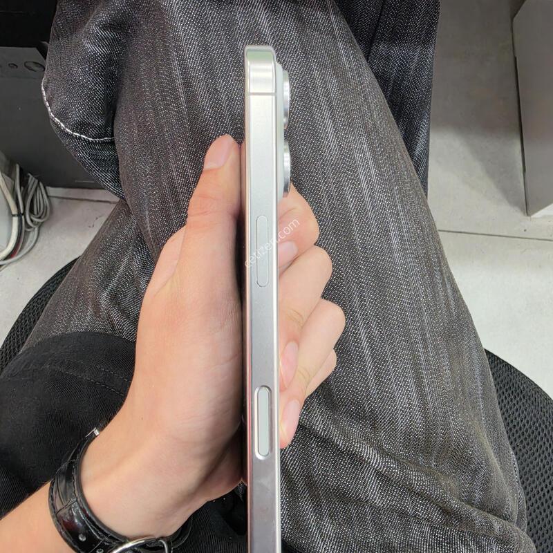 ������ 16���� ȭ��Ʈ 256GB �Ǹ��մϴ�