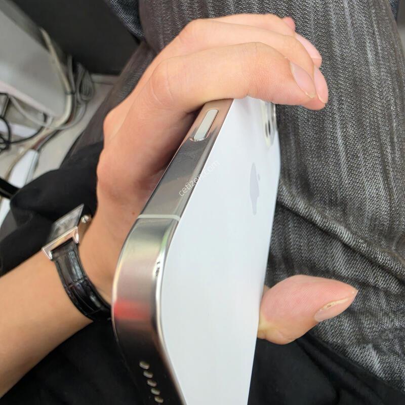 ������ 16���� ȭ��Ʈ 256GB �Ǹ��մϴ�
