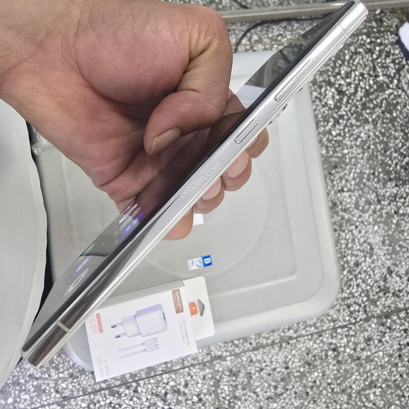 U+ S23��Ʈ�� (S918) 256G ȭ��Ʈ���� ����� �˴ϴ�