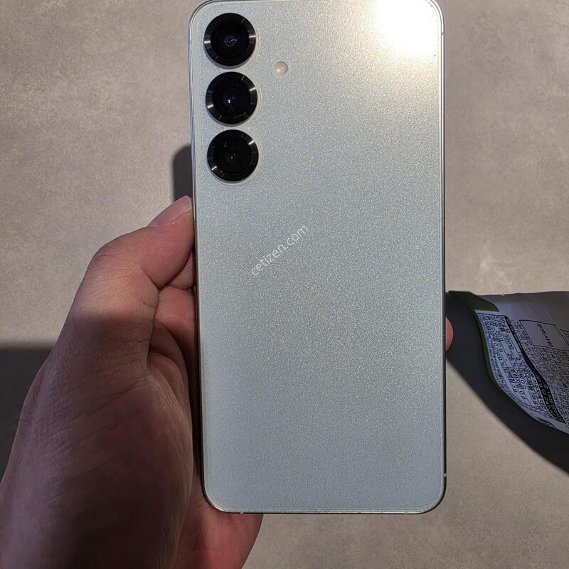 (KT)������S25�÷��� 256Gb �˴ϴ�.