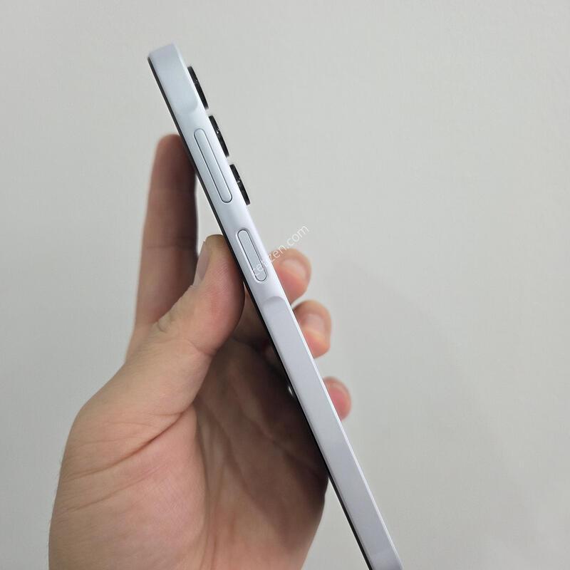 ������ ����3 128GB ȭ��Ʈ a��