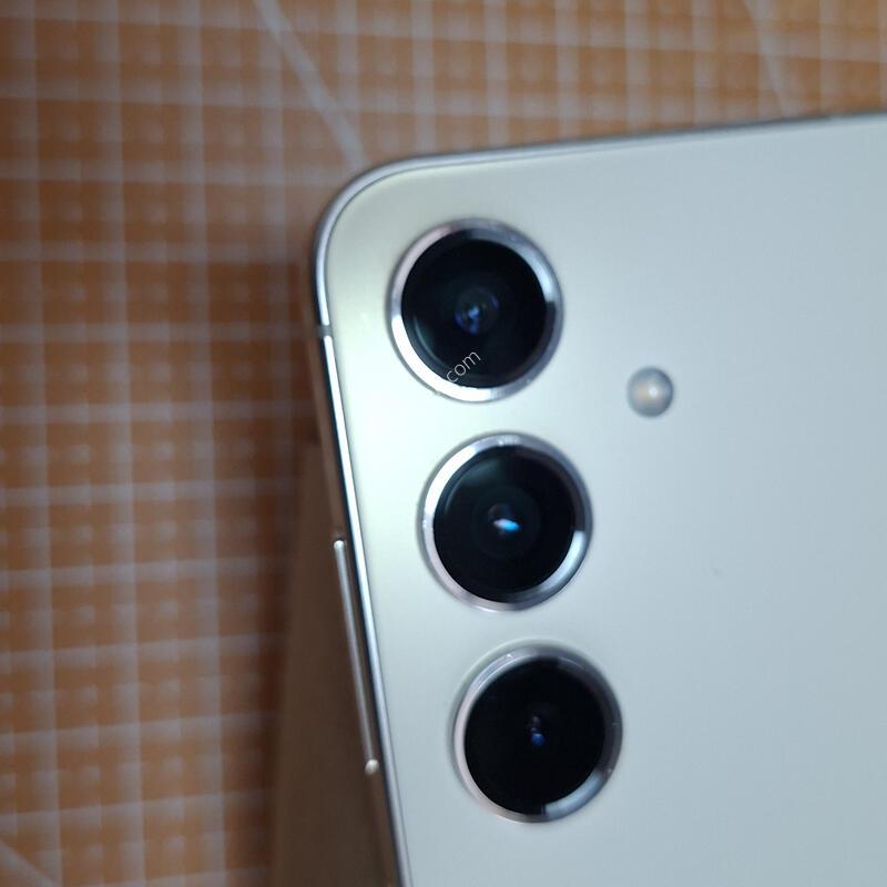 ������ S24�÷��� 256�Ⱑ  ���� ƯSS�� �Ǹ��մϴ�.