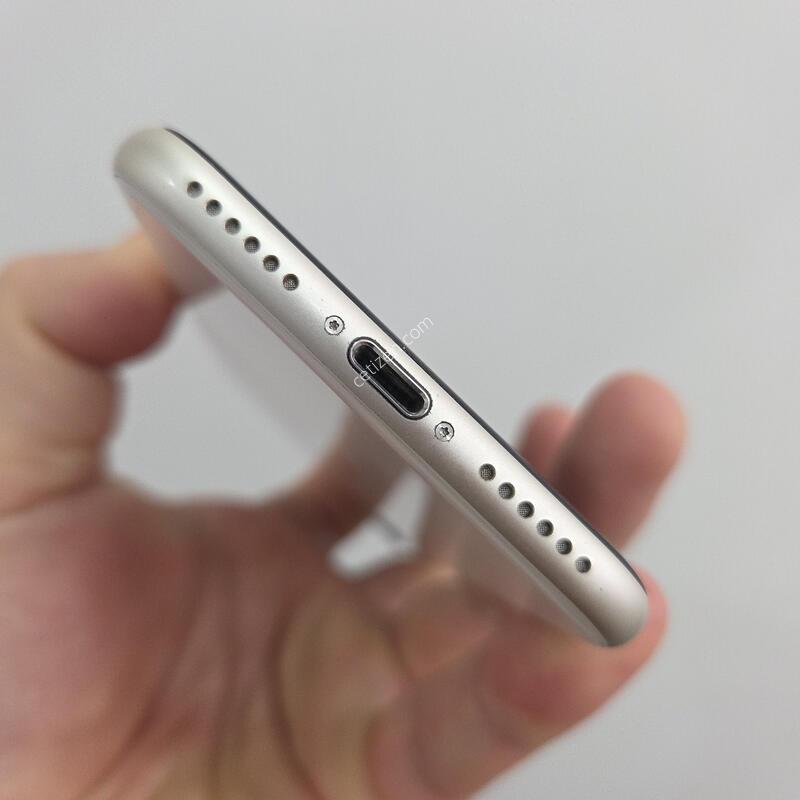 ������ se3 128GB ȭ��Ʈ ���͸�83%
