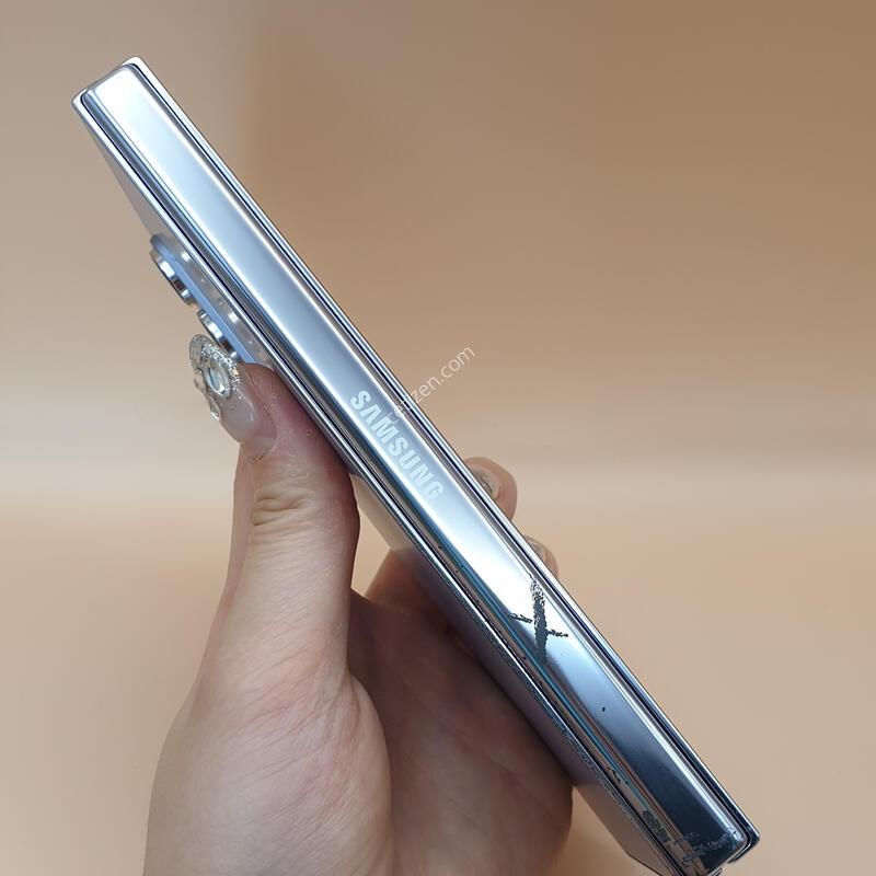������ Z����5 5G 256G ���̽����� �Ǹ��մϴ�-F946N
