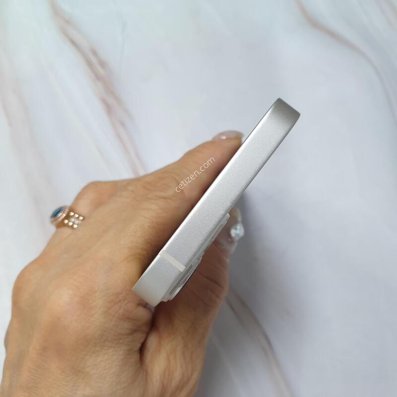 ������13�̴� ȭ��Ʈ 128G A�� �Ǹ��մϴ�