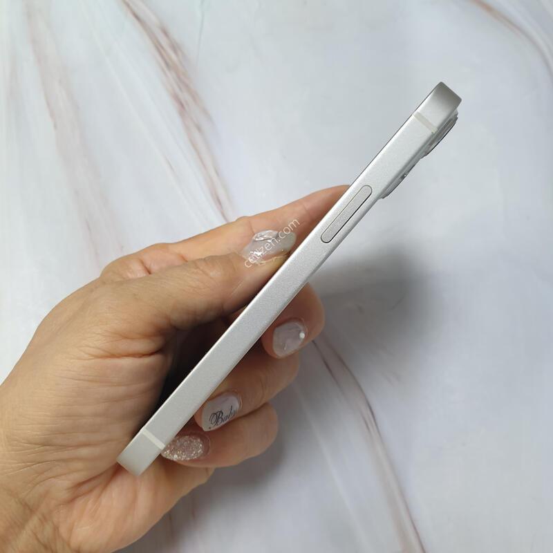 ������13�̴� ȭ��Ʈ 128G A�� �Ǹ��մϴ�